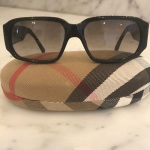 Never worn!  Burberry sunglasses